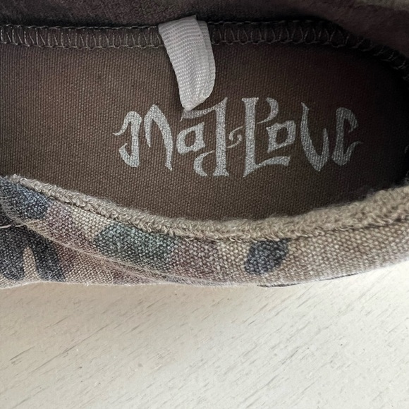 Woman’s size 8 camouflage slip on sneakers. Worn once - Picture 4 of 5